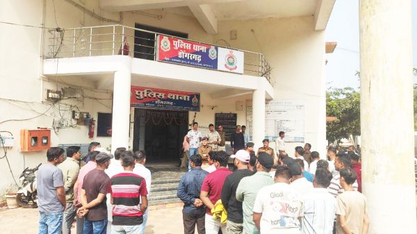 पुलिस ने ली बदमाशों की क्लास