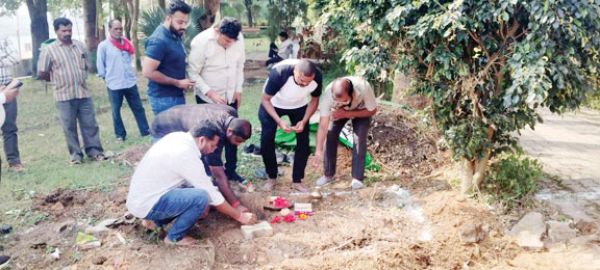 टिकट काउंटर के लिए भूमिपूजन