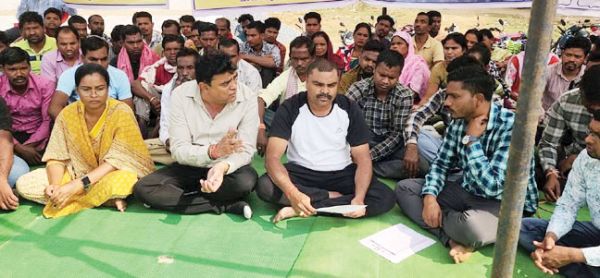 प्लेसमेंट हड़ताली कर्मियों को भाजपा पदाधिकारियों का समर्थन