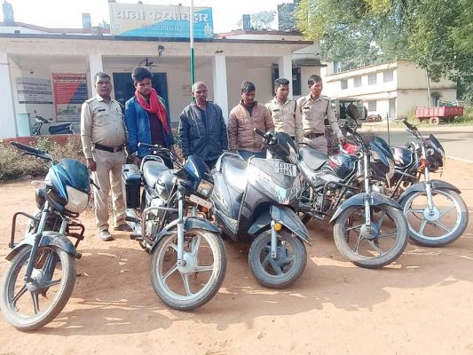 बाइक चोरी कर किराए पर दिया,  5 बाइक समेत 3 आरोपी गिरफ्तार