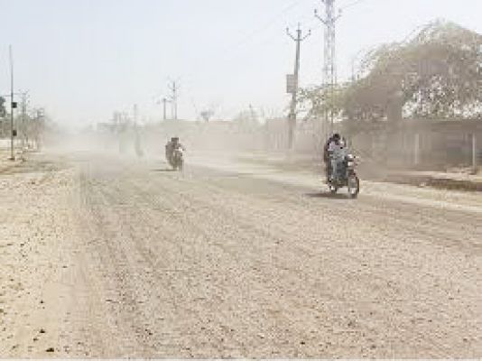 भारी वाहनों से सडक़ खराब, हो रहे हादसे