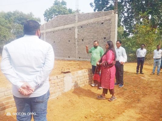 कलेक्टर ने किया निर्माण कार्यों का निरीक्षण