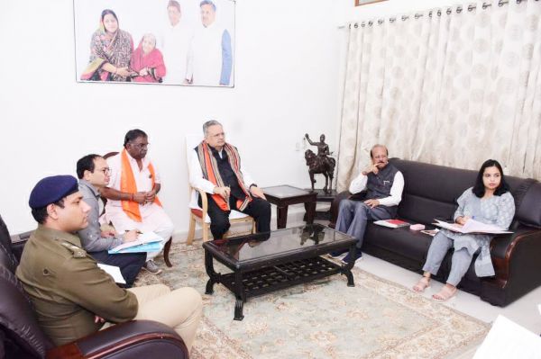 आम जनता से जुड़े कार्य प्राथमिकता से करने की जरूरत - रमन