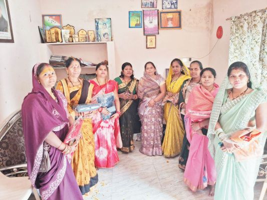 पार्षद ने मितानिनों का किया सम्मान