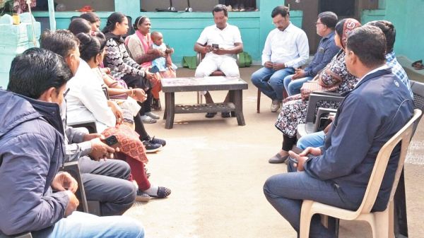 मांगों को लेकर एनएचएम कर्मियों ने की सांसद से मुलाकात, सौंपा ज्ञापन