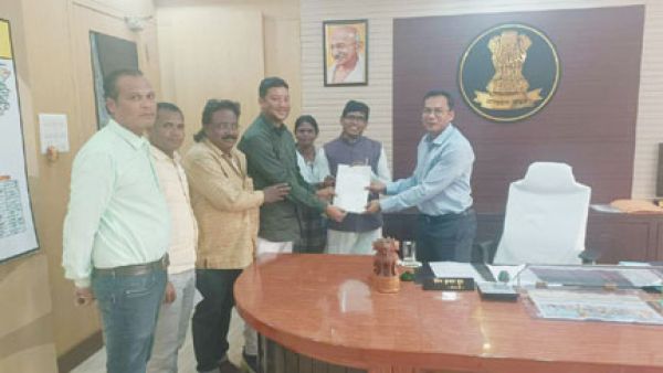 धान खरीदी में तेजी लाने कांग्रेसियों ने ज्ञापन सौंपा