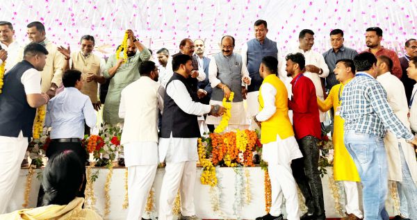 युवक-युवतियां परिचय सम्मेलन