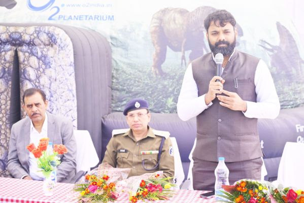 थ्रीडी प्लनेटोरियम शो का कलेक्टर ने किया उद्घाटन