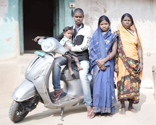पहाड़ी कोरवा भोलाराम की नौकरी ने बदल दी जिंदगी