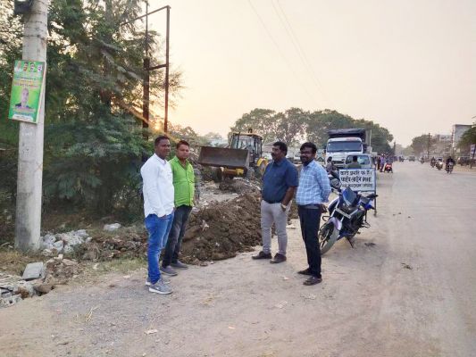 जल आवर्धन योजना पाईप बिछाने सडक़ पर अतिक्रमण का आरोप