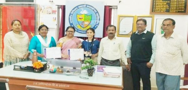 दीक्षा का राष्ट्रीय योगासन प्रतियोगिता में चयन 