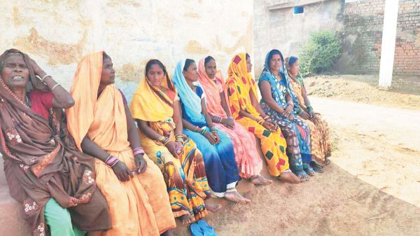 गोद ग्राम में विकास के दावों की खुली पोल