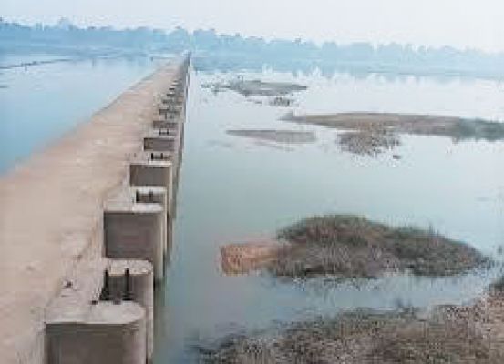 पहंदा एनीकट के गेट खोलकर पानी बहा दिया, 10 फीट पानी था, अब 8 फीट रह गया