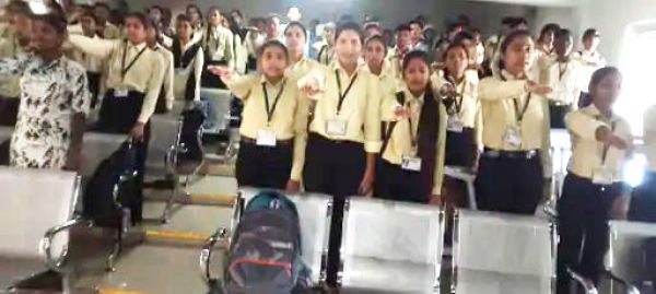 प्राथमिक उपचार के लिए छात्र-छात्राओं के बीच कार्यशाला 