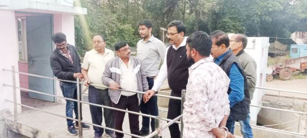आयुक्त ने किया मोहारा जल संयंत्र गृह का निरीक्षण