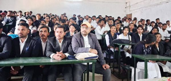 संविधान दिवस पर क्विज प्रतियोगिता के विजेता पुरस्कृत