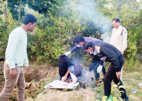 पुलिस ने गरीब परिवार की मदद कर पेश की मिसाल