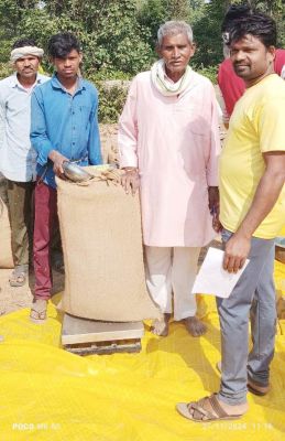 कृषक बिना किसी भय के विक्रय कर रहे हैं धान