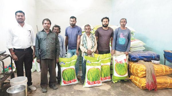 रबी फसलों के उन्नत बीजों का  समितियों में पर्याप्त भण्डारण