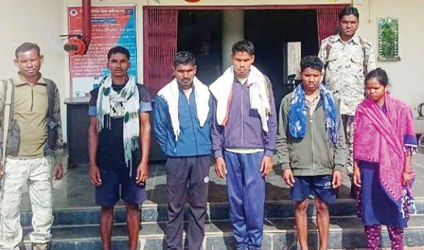 2 लाख के ईनामी  सहित 13 नक्सली गिरफ्तार
