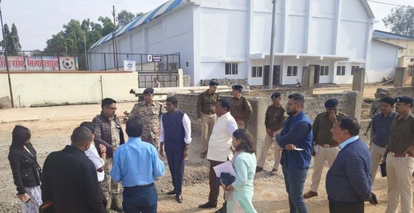 कमिश्नर-आईजी ने की बस्तर ओलंपिक संभाग स्तरीय स्पर्धा तैयारियों की समीक्षा