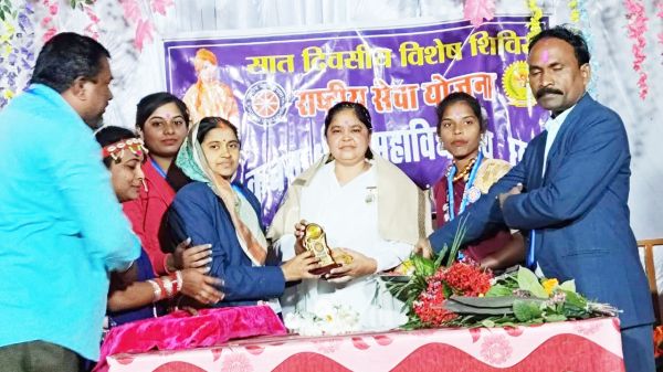 स्वयं का नवनिर्माण करना ही सच्ची समाज सेवा-अंशु बहन
