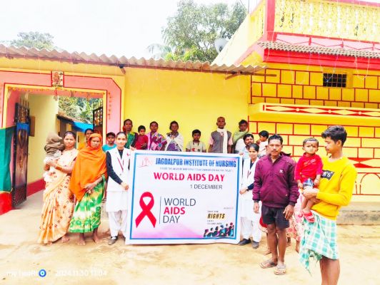 विश्व एड्स दिवस पर छात्राओं  ने निकाली जागरूकता रैली