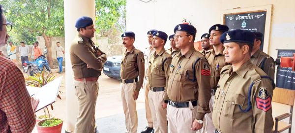 एसपी ने डोंगरगढ़ थाना व मोहारा चौकी का किया निरीक्षण