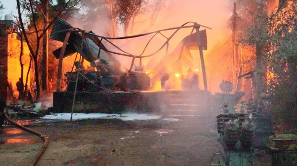 विद्युत मंडल कार्यालय परिसर में लगी आग