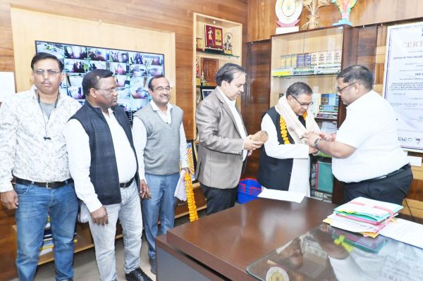 सेवानिवृत्ति पर दिया गया  पीपीओ व जीपीओ