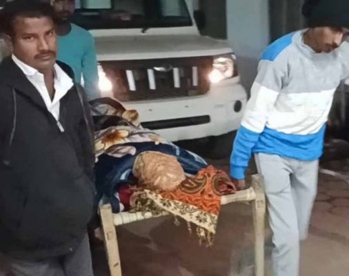 घायल मरीज को चारपाई पर लाया अस्पताल, ईआरओ निलंबित
