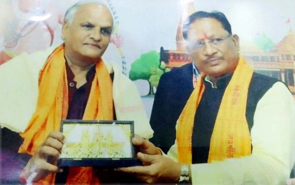 गिरीश पंकज देश के 10 बड़े साहित्यकारों में शामिल, सीएम ने दी बधाई