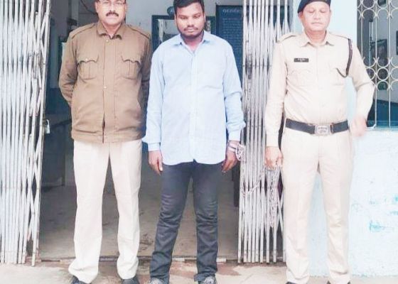 8 साल से फरार आरोपी गिरफ्तार