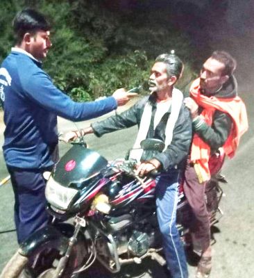 शराब सेवन व नियमों का उल्लंघन पर वसूला 49 हजार जुर्माना