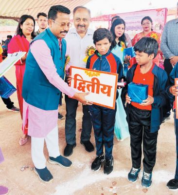 दिव्यांग बच्चों की कला अद्भुत- विधायक