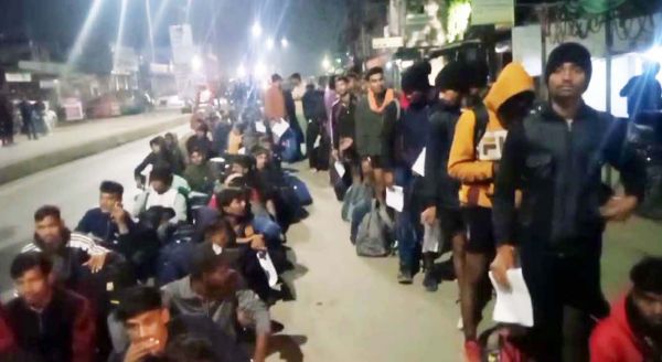 अग्निवीर भर्ती रैली में अव्यवस्था, कचरा गाड़ी में युवाओं को लादकर लाने का वीडियो फैला