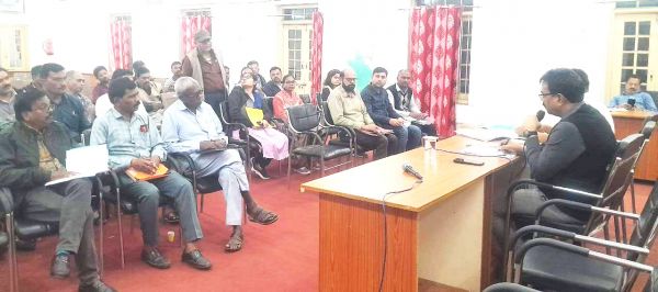 लक्ष्य के अनुरूप करें वसूली- आयुक्त