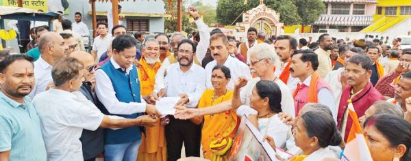 बांग्लादेश में हिंदुओं पर अत्याचार के खिलाफ निकाली आक्रोश रैली, राष्ट्रपति के नाम ज्ञापन