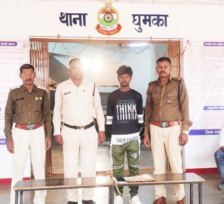 दुकान से चोरी, गिरफ्तार