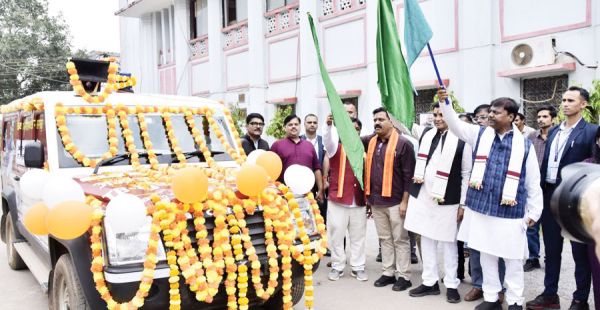 निक्षय निरामय छत्तीसगढ़ के प्रचार रथ को झंडी दिखाकर किया रवाना