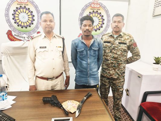 एयर पिस्टल व चाकू संग आरोपी गिरफ्तार
