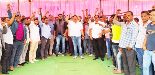 ट्रेलर मालिक कल्याण संघ का चौथे दिन धरना जारी