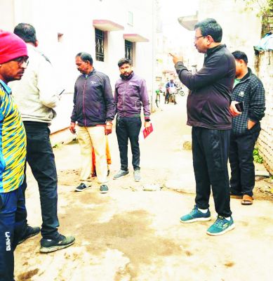 कचरा पाए जाने पर आयुक्त ने जताई नाराजगी