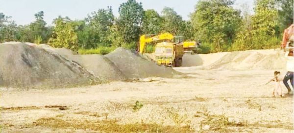 बीएमएस कंपनी तीन साल से कर रही गिट्टी का अवैध भंडारण व परिवहन