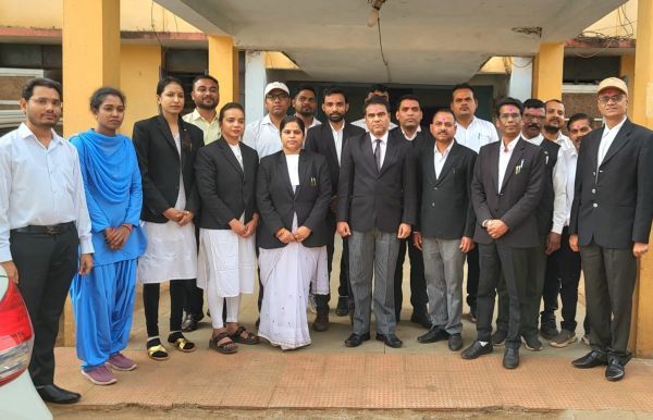 जिला व सत्र न्यायाधीश ने किया न्यायालय का दौरा