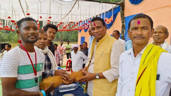 जटियातोरा एवं चिंगरमाल पहुंच कबड्डी स्पर्धा में शामिल हुए विधायक जनक