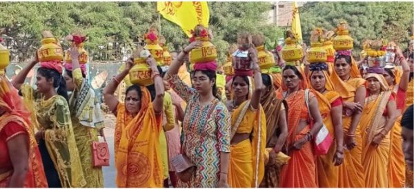 कलश यात्रा के साथ गायत्री यज्ञ शुरू