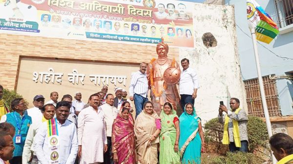 आदिवासी समाज एवं नेताओं ने शहीद वीर नारायण सिंह को किया याद    