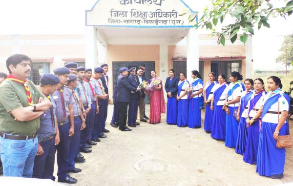 स्काउट्स, गाइड्स जिला संघ ने आयुक्त से भेंट की