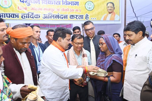 उप मुख्यमंत्री शर्मा ने अभिभावक को किया सम्मानित